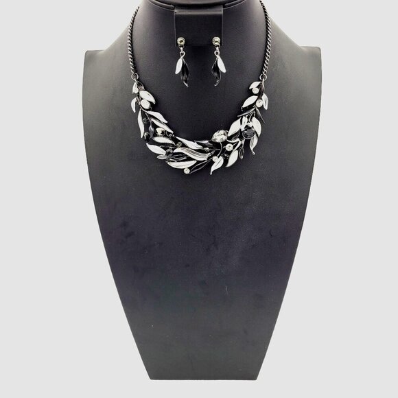 Elegant Retro Style Black & Silver Leaf Necklace & Earrings Set Rhinestones - Picture 8 of 9